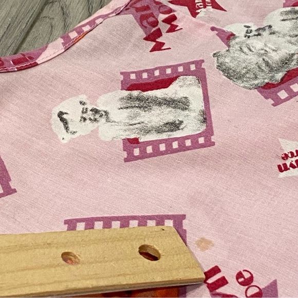 Marilyn Monroe Pink Scrub Top Women’s Medium Medical/Dental Short Sleeve Shirt - Picture 6 of 10